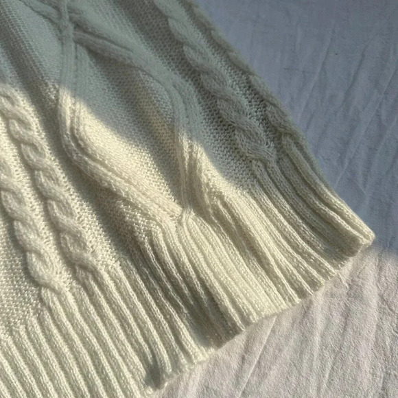 White Casual Women's Deep Round Neck Cable Knit Loose Pullover Sweater - Picture 7 of 7